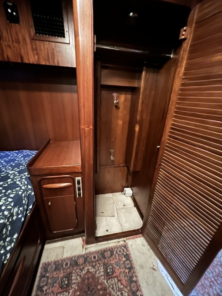 1982 Gulfstar 48 Aft Cabin - Photo 17