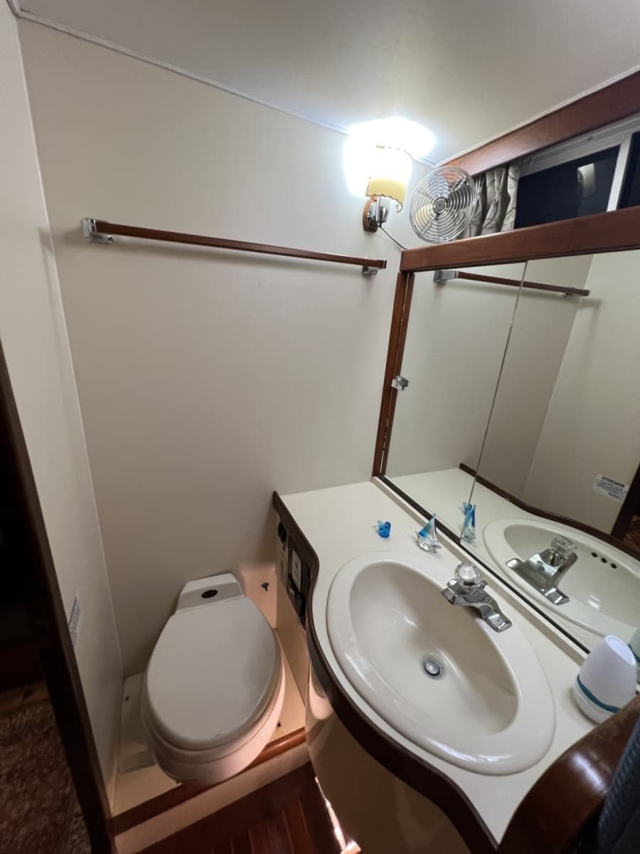 1982 Gulfstar 48 Aft Cabin - Photo 19