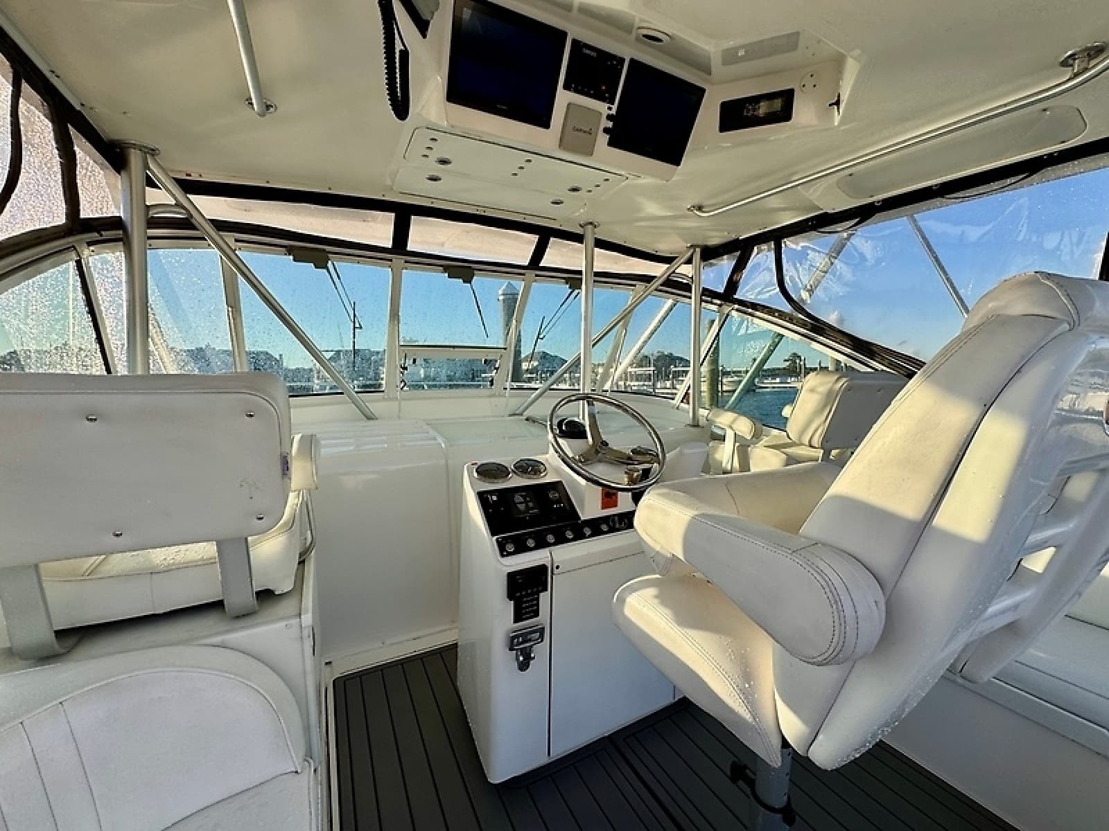 2005 Luhrs 32 Express - Photo 18