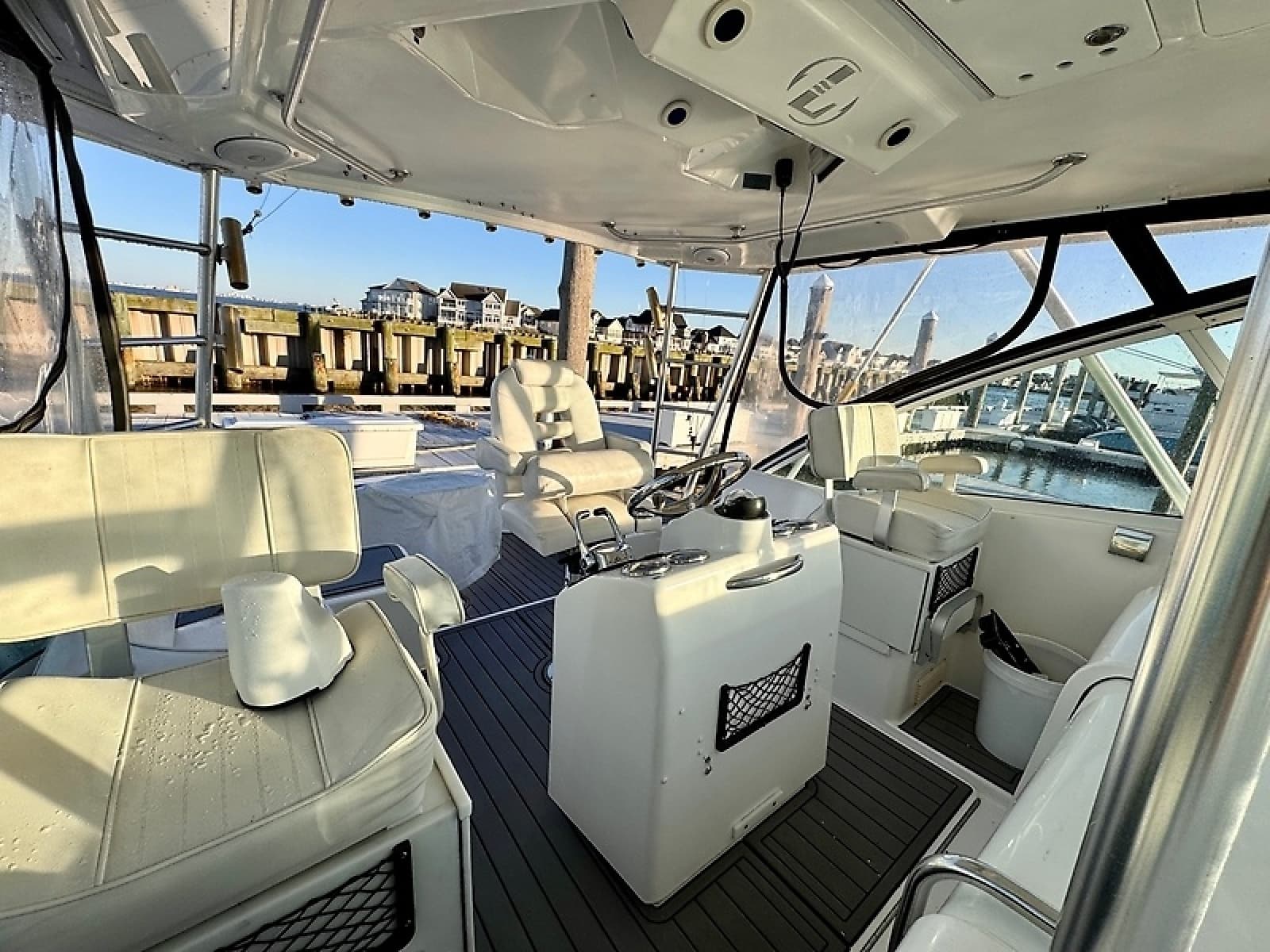 2005 Luhrs 32 Express - Photo 8