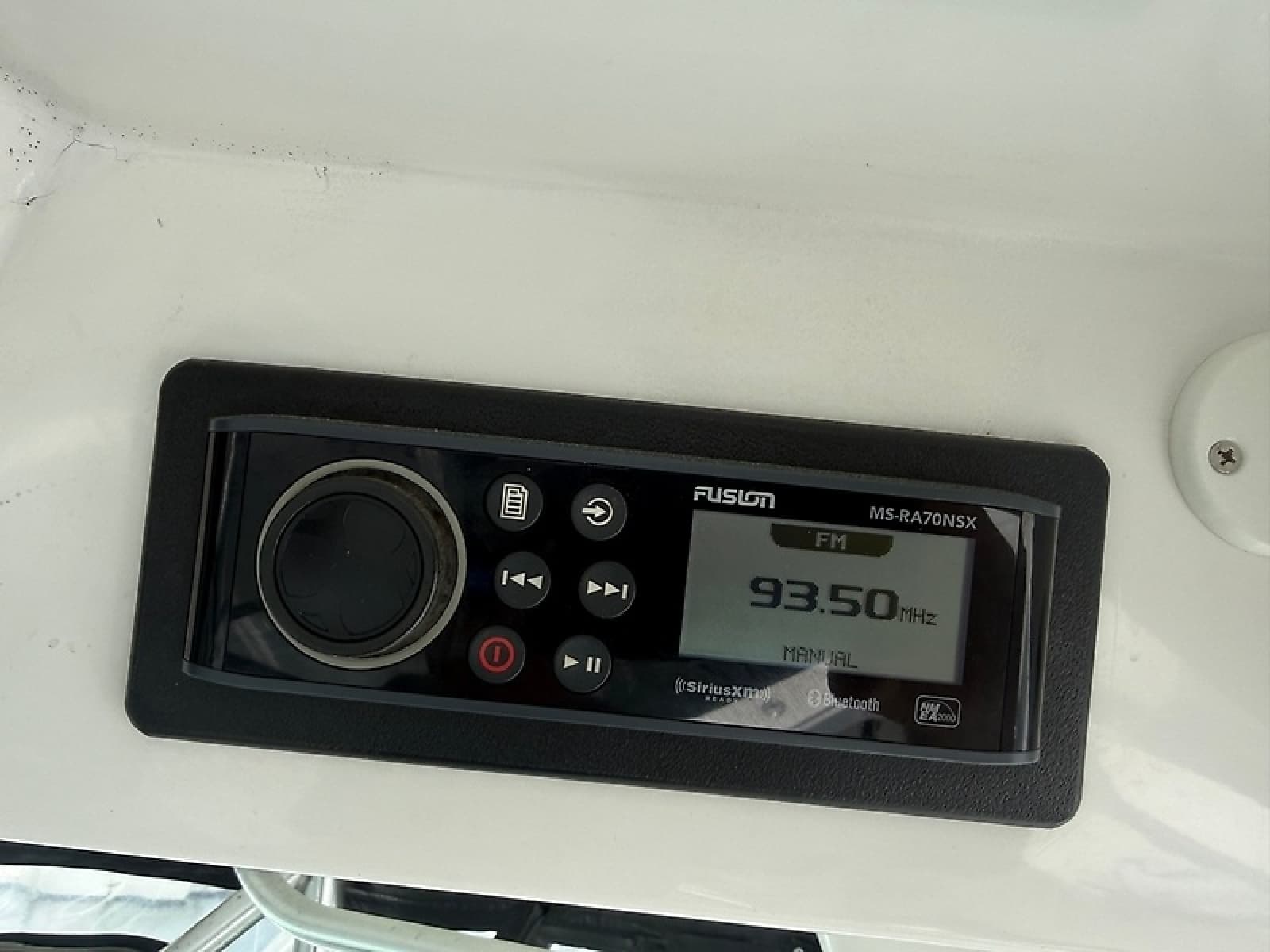 2005 Luhrs 32 Express - Photo 14