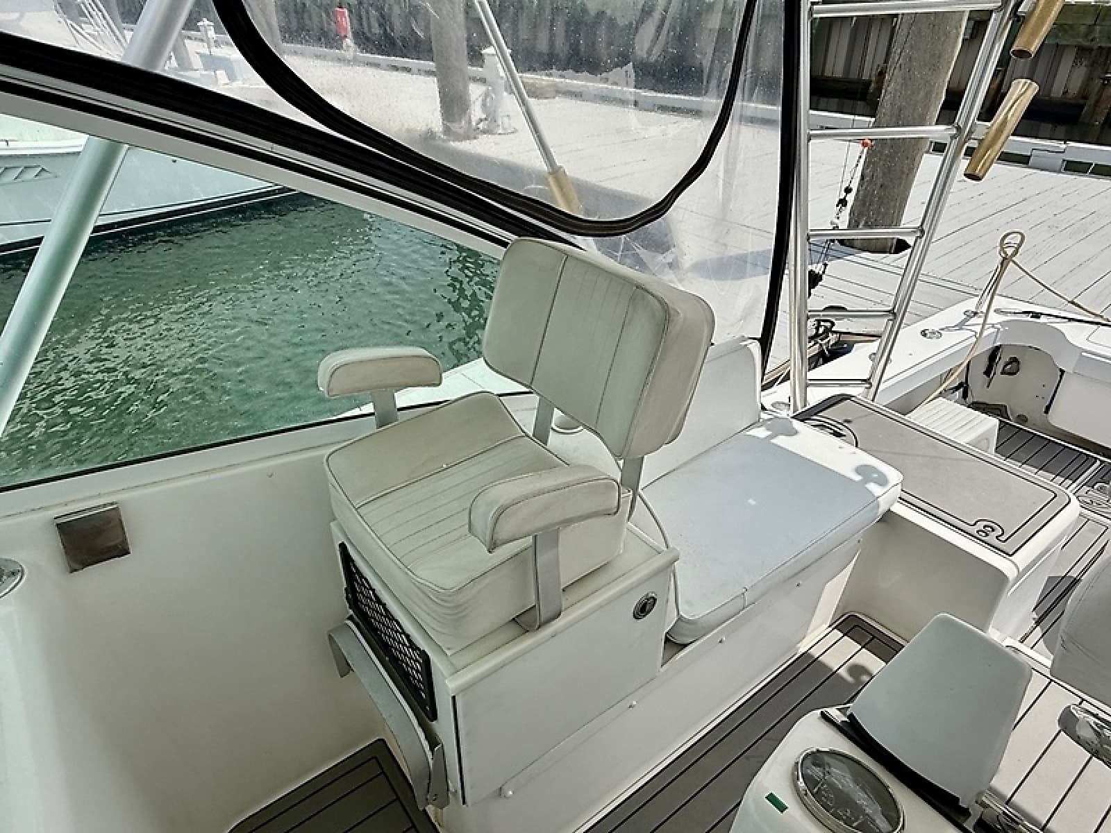 2005 Luhrs 32 Express - Photo 40
