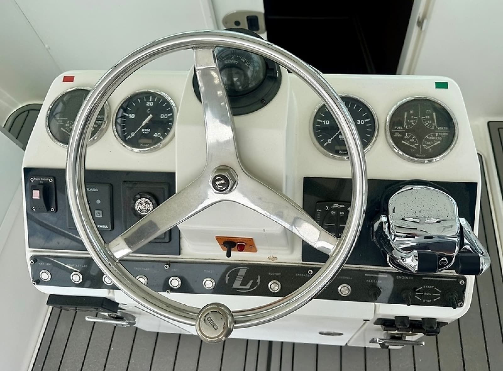 2005 Luhrs 32 Express - Photo 6