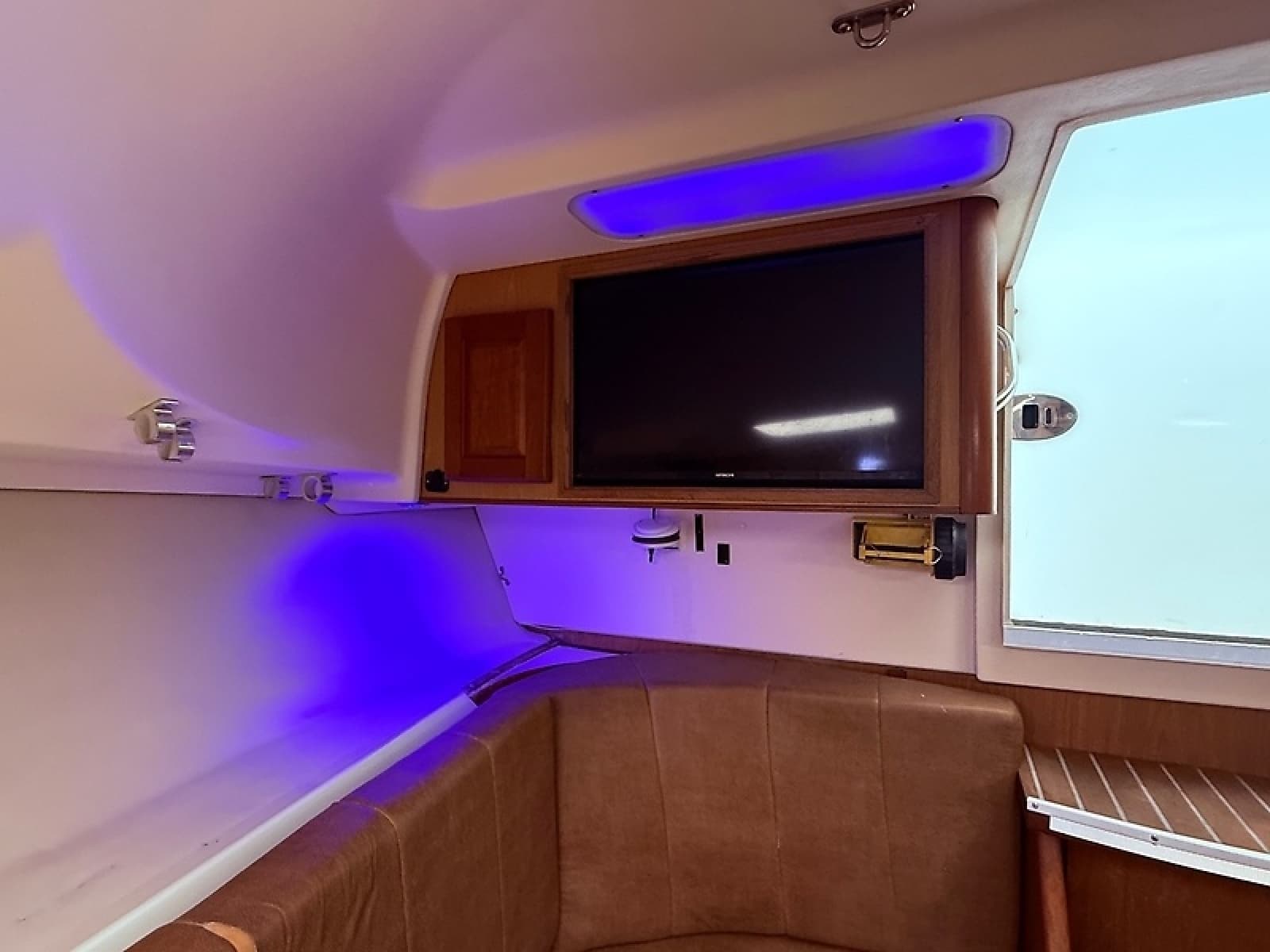 2005 Luhrs 32 Express - Photo 24