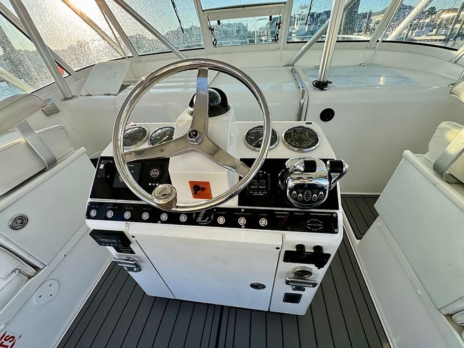 2005 Luhrs 32 Express - Photo 7