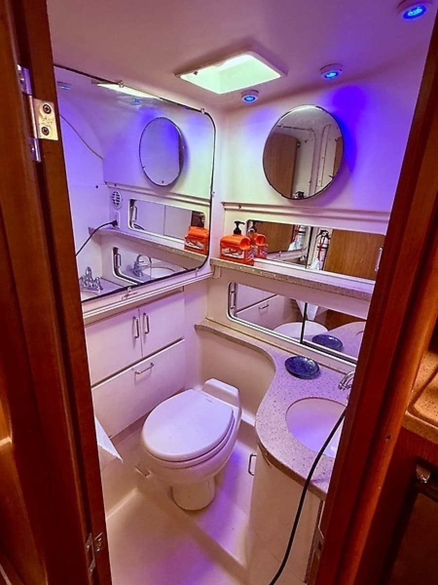 2005 Luhrs 32 Express - Photo 27