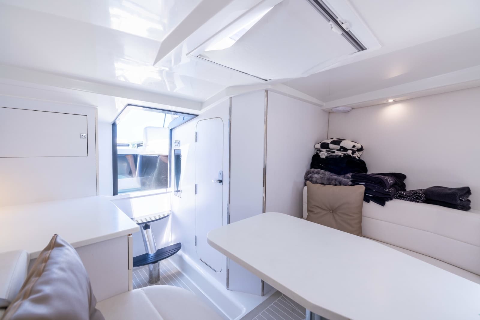 2016 VanDutch VanDutch 40 - Photo 24