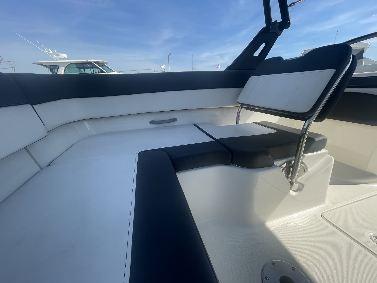 2019 Bayliner VR6 Bowrider I/O - Photo 12