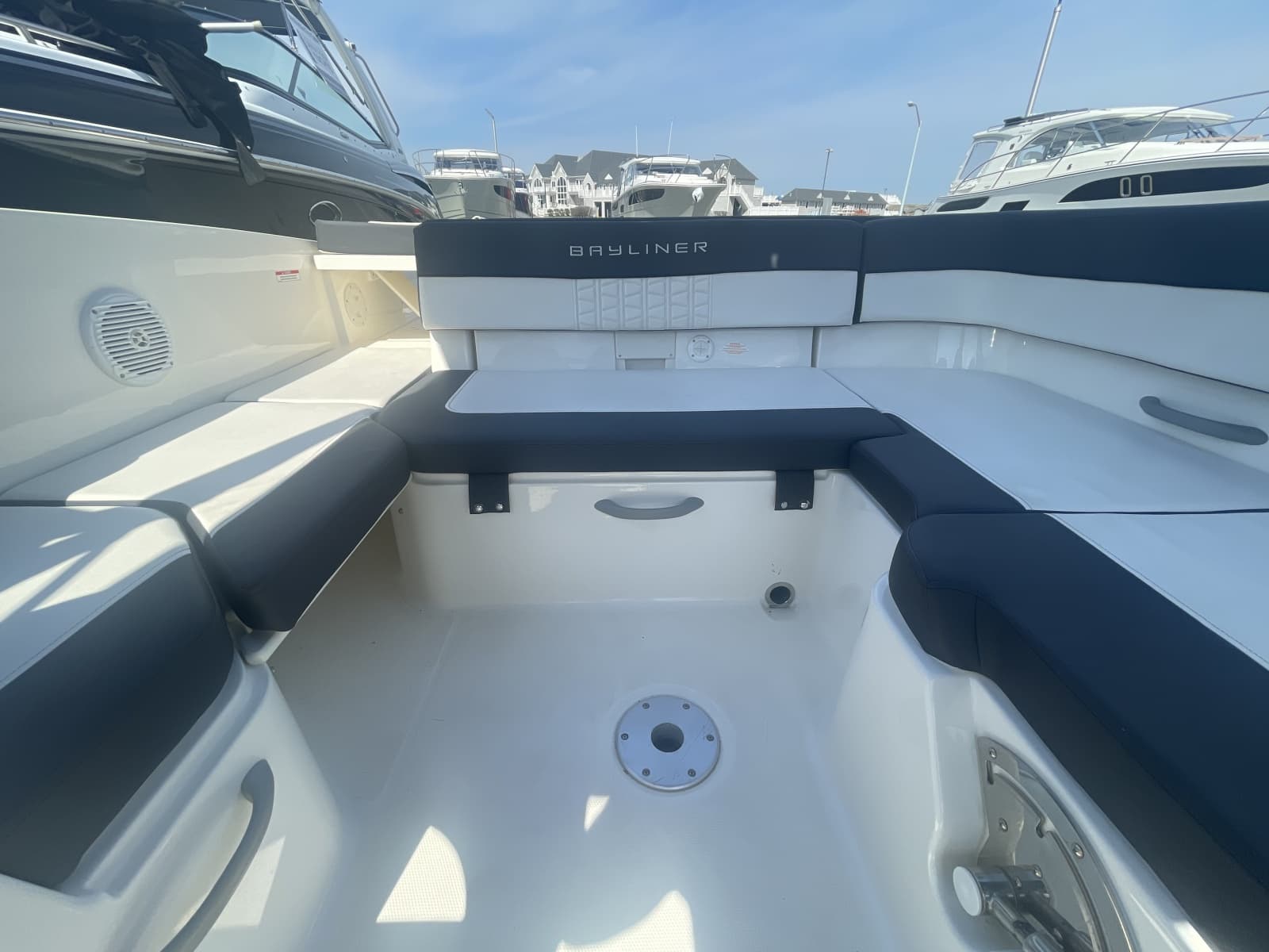 2019 Bayliner VR6 Bowrider I/O - Photo 10