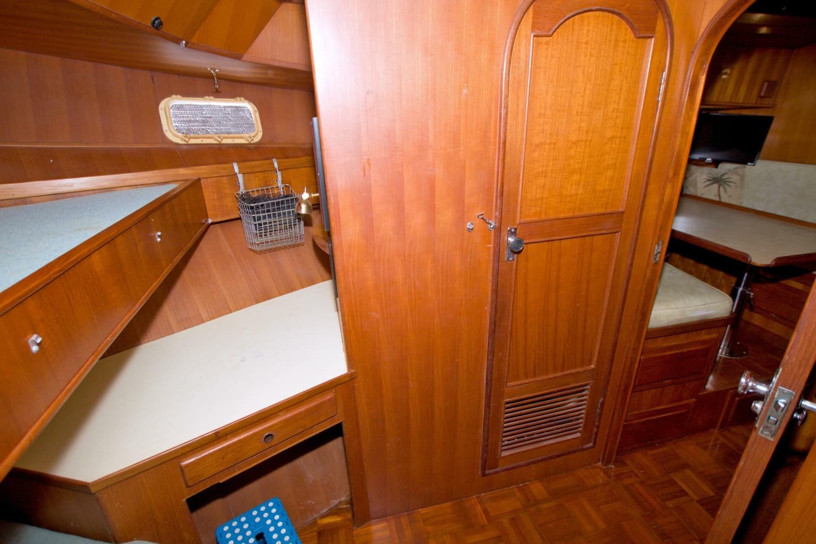 1984 Present Yachts 42 Sundeck - Photo 45