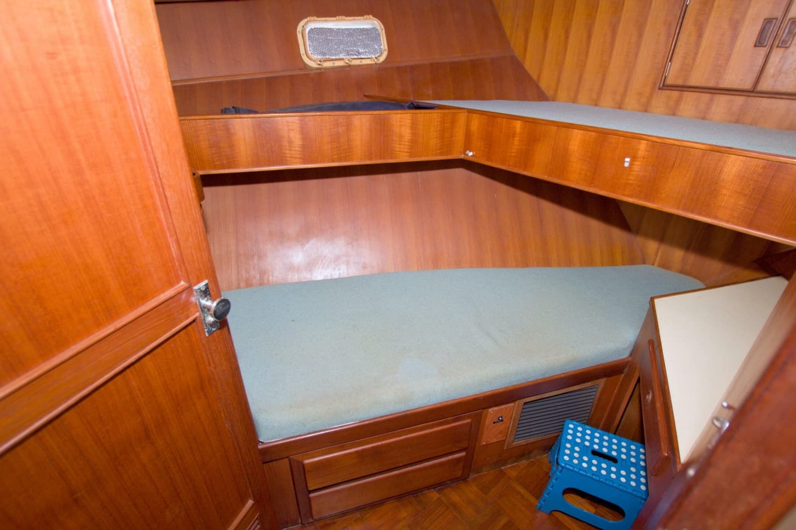 1984 Present Yachts 42 Sundeck - Photo 43