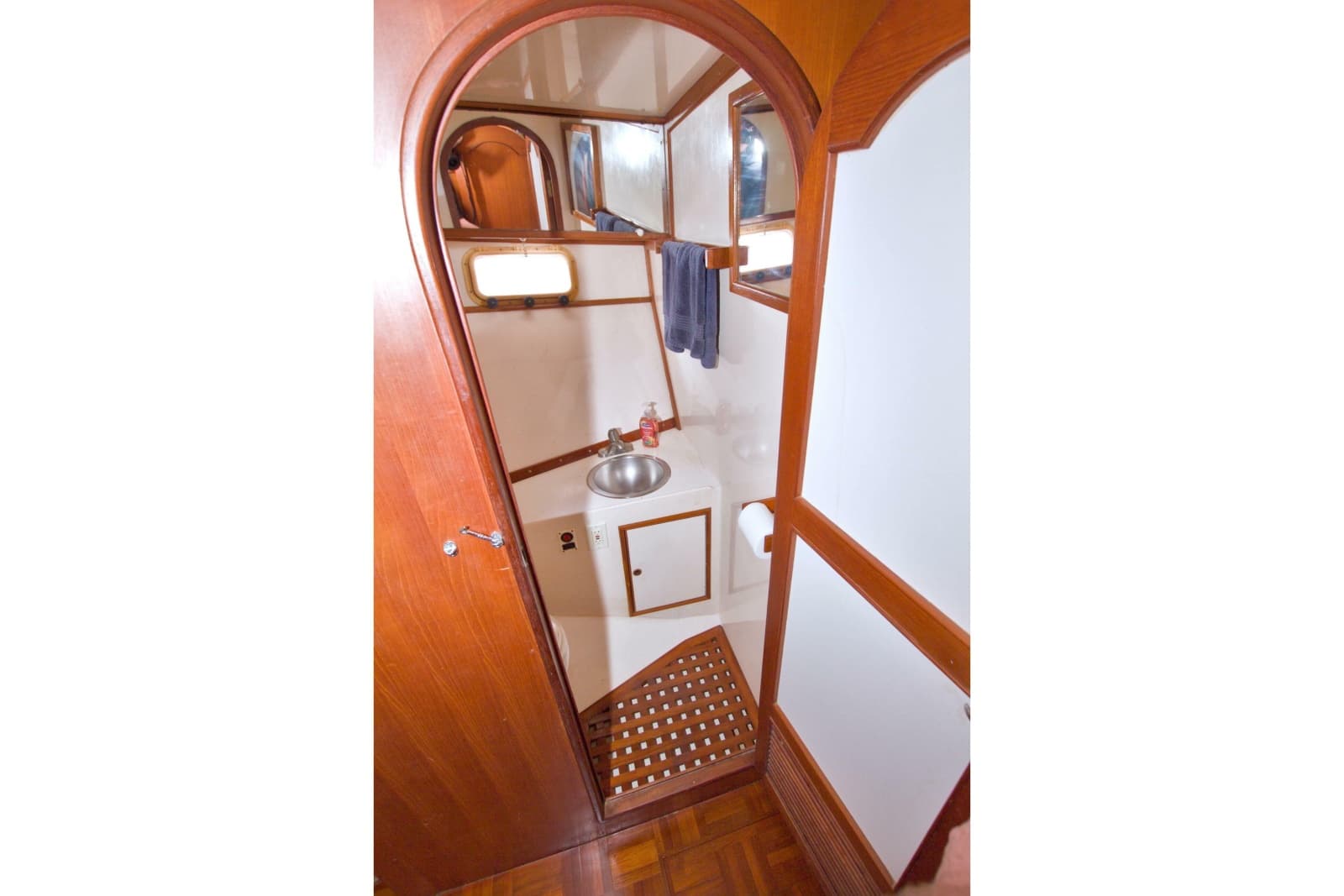 1984 Present Yachts 42 Sundeck - Photo 46