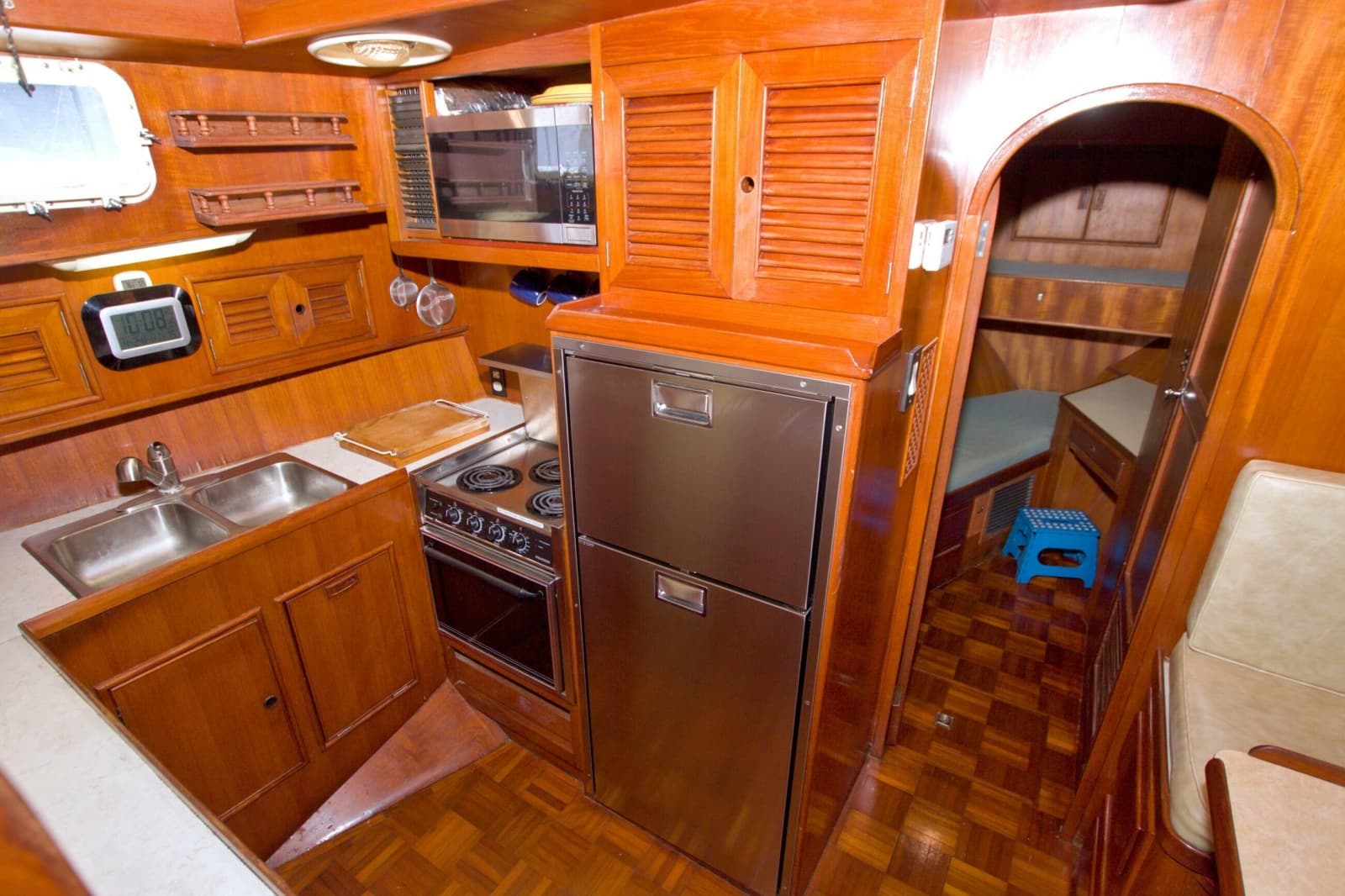 1984 Present Yachts 42 Sundeck - Photo 39