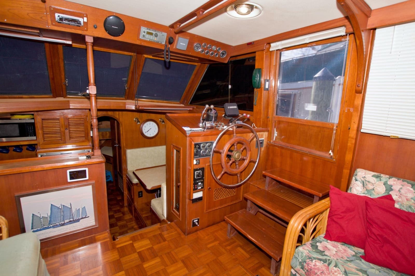 1984 Present Yachts 42 Sundeck - Photo 32