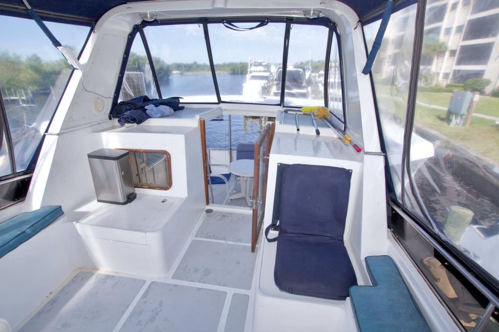 1984 Present Yachts 42 Sundeck - Photo 24