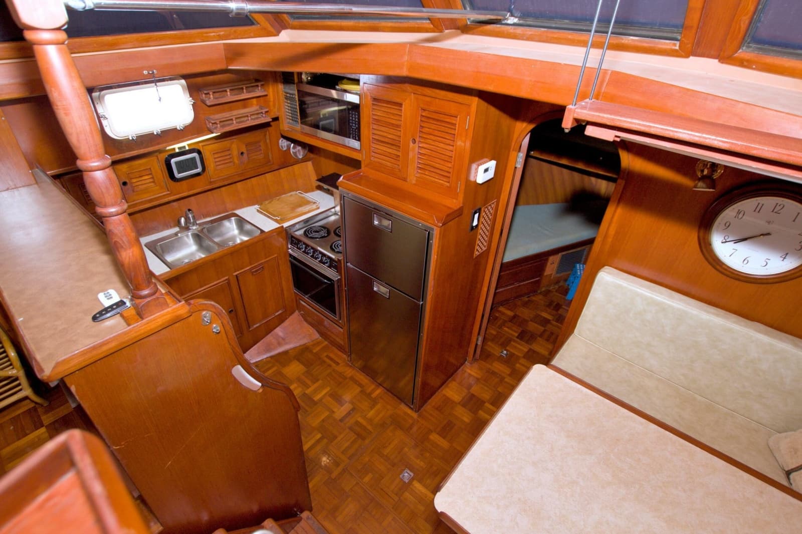 1984 Present Yachts 42 Sundeck - Photo 36
