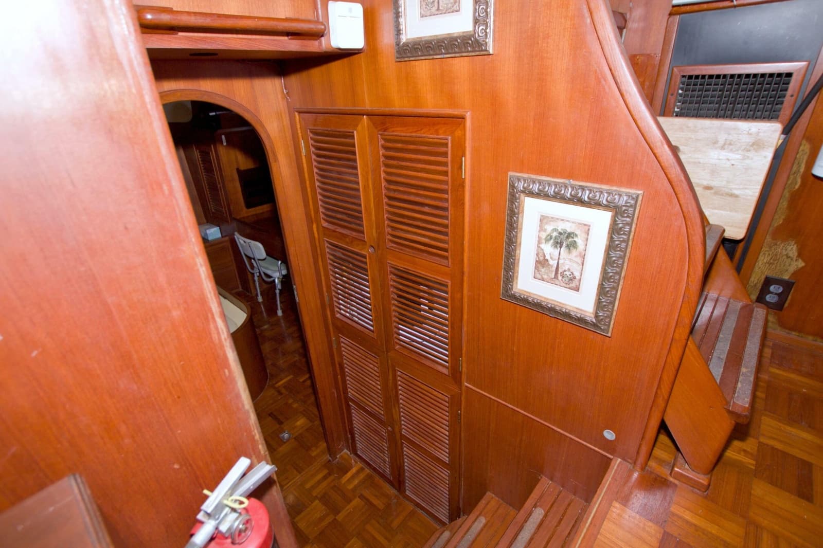 1984 Present Yachts 42 Sundeck - Photo 52