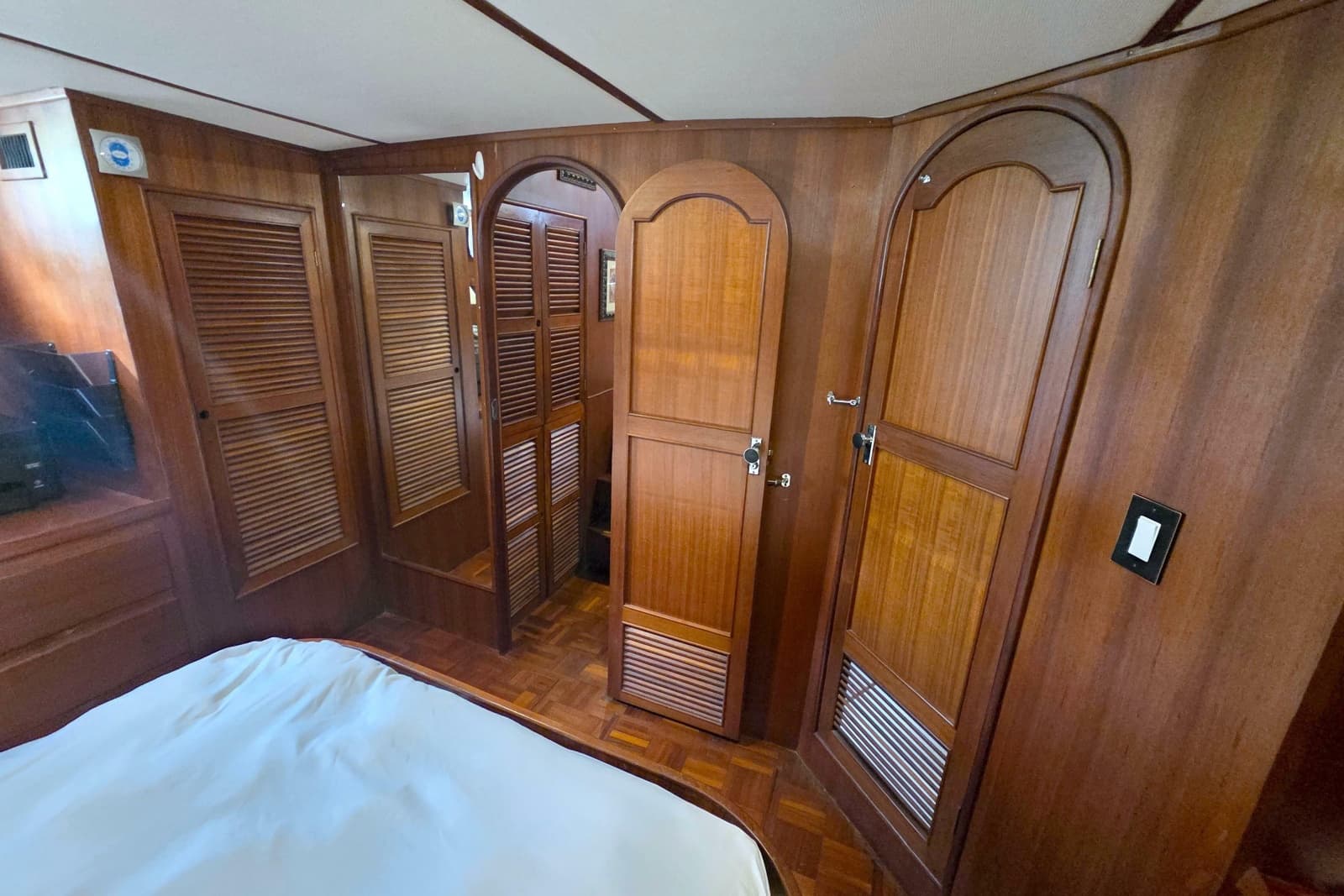1984 Present Yachts 42 Sundeck - Photo 63