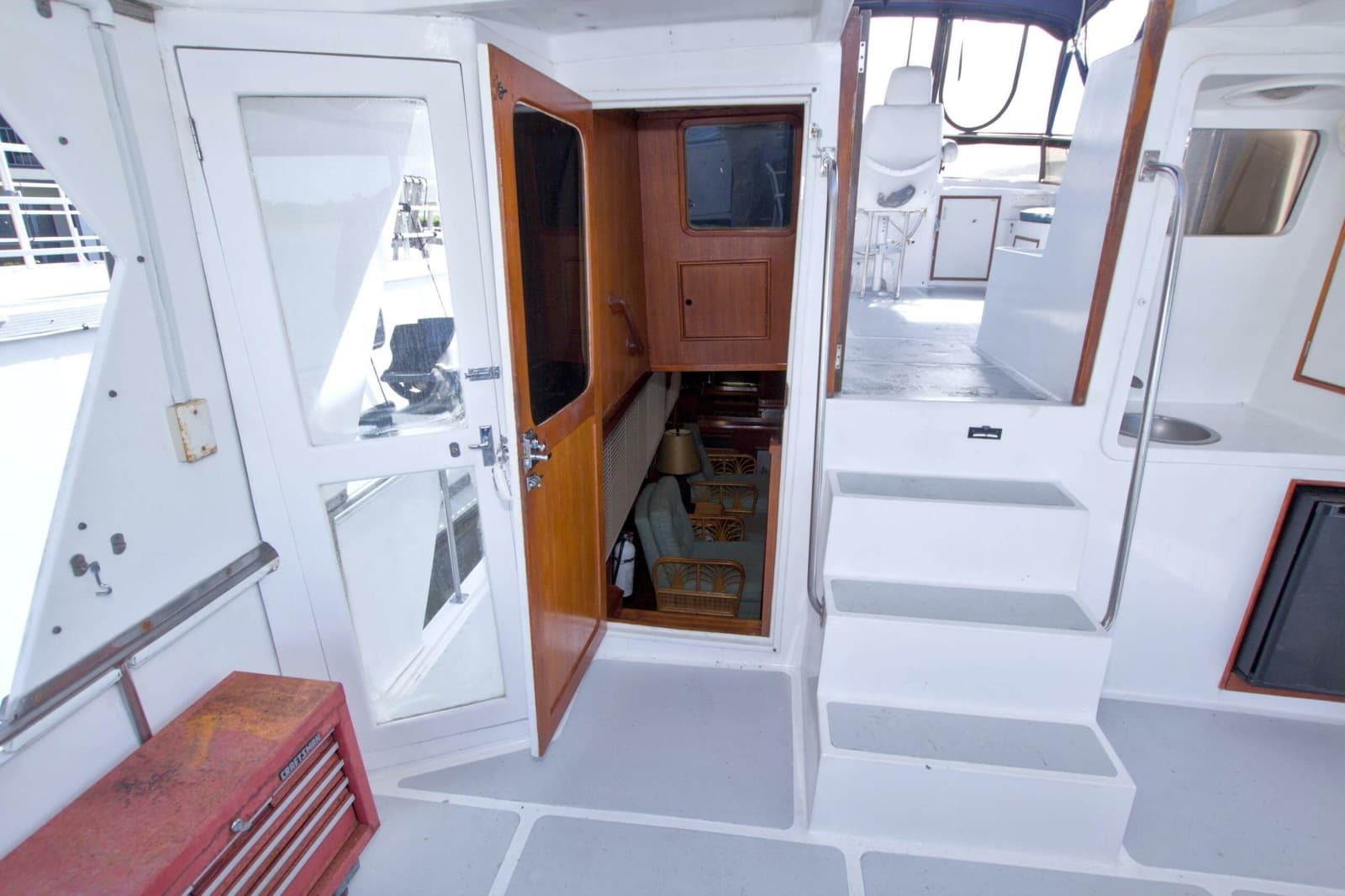 1984 Present Yachts 42 Sundeck - Photo 27