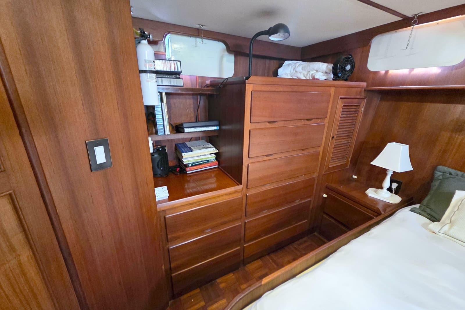 1984 Present Yachts 42 Sundeck - Photo 58
