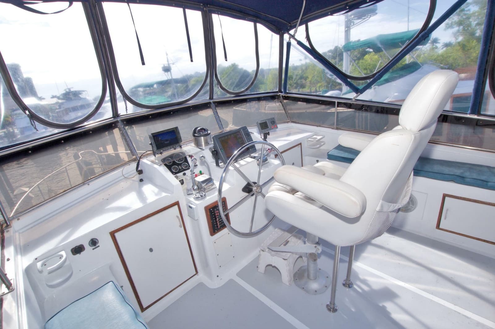 1984 Present Yachts 42 Sundeck - Photo 18