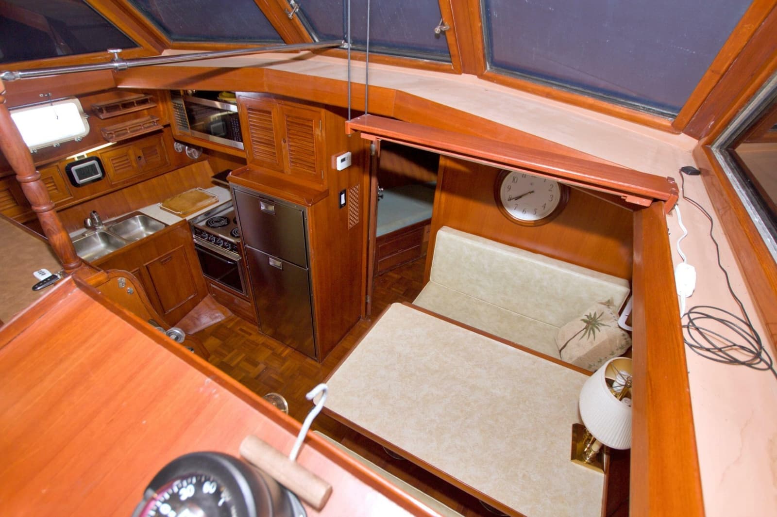 1984 Present Yachts 42 Sundeck - Photo 35