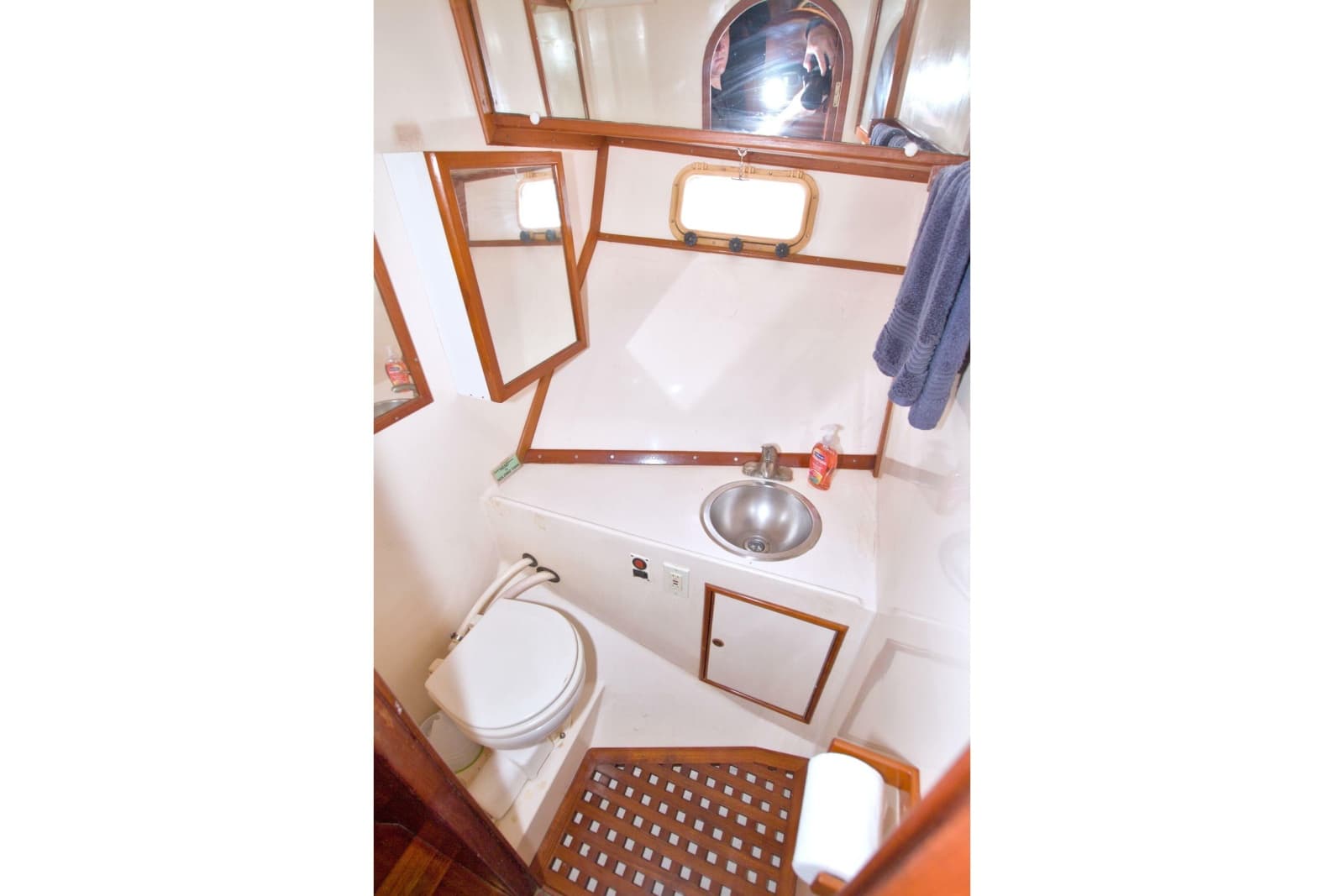 1984 Present Yachts 42 Sundeck - Photo 47