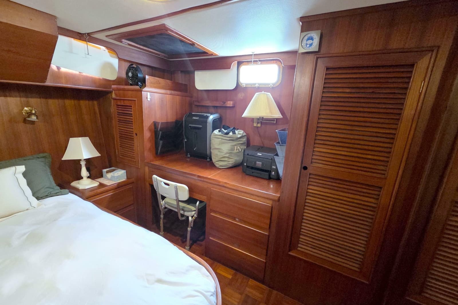 1984 Present Yachts 42 Sundeck - Photo 56