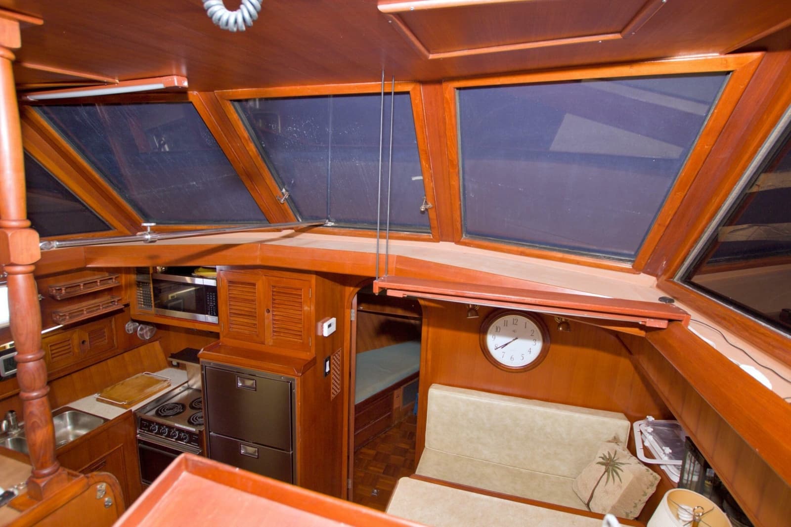 1984 Present Yachts 42 Sundeck - Photo 34