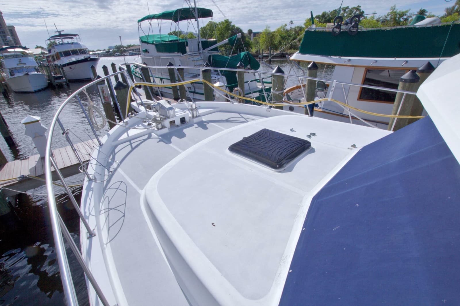 1984 Present Yachts 42 Sundeck - Photo 11