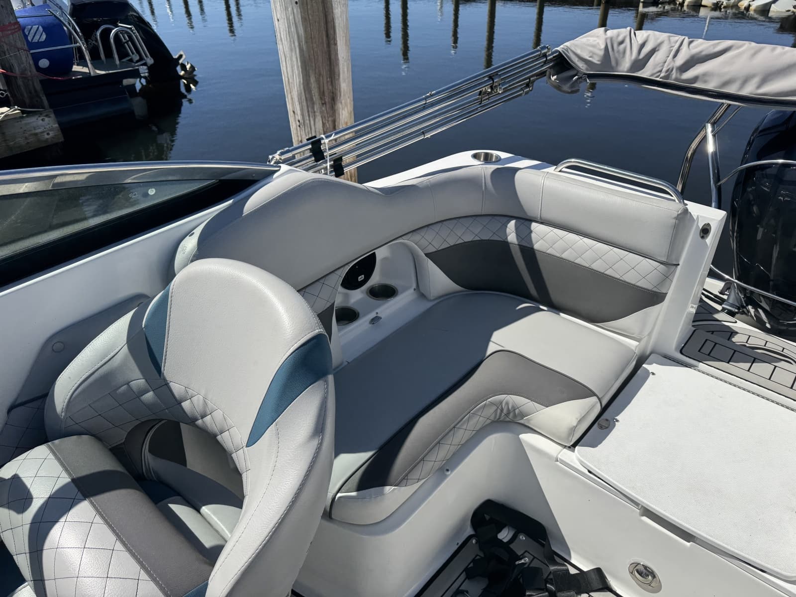 2019 Hurricane SunDeck 2486 OB - Photo 10