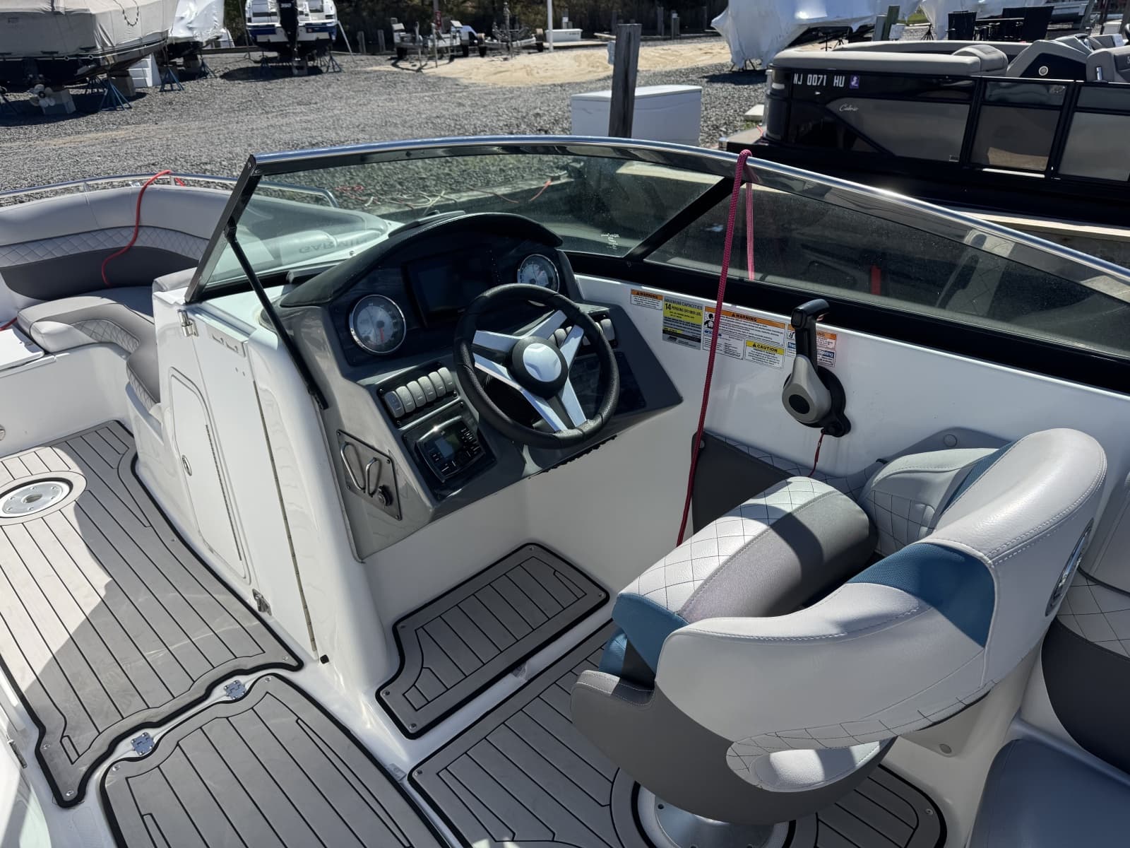 2019 Hurricane SunDeck 2486 OB - Photo 12