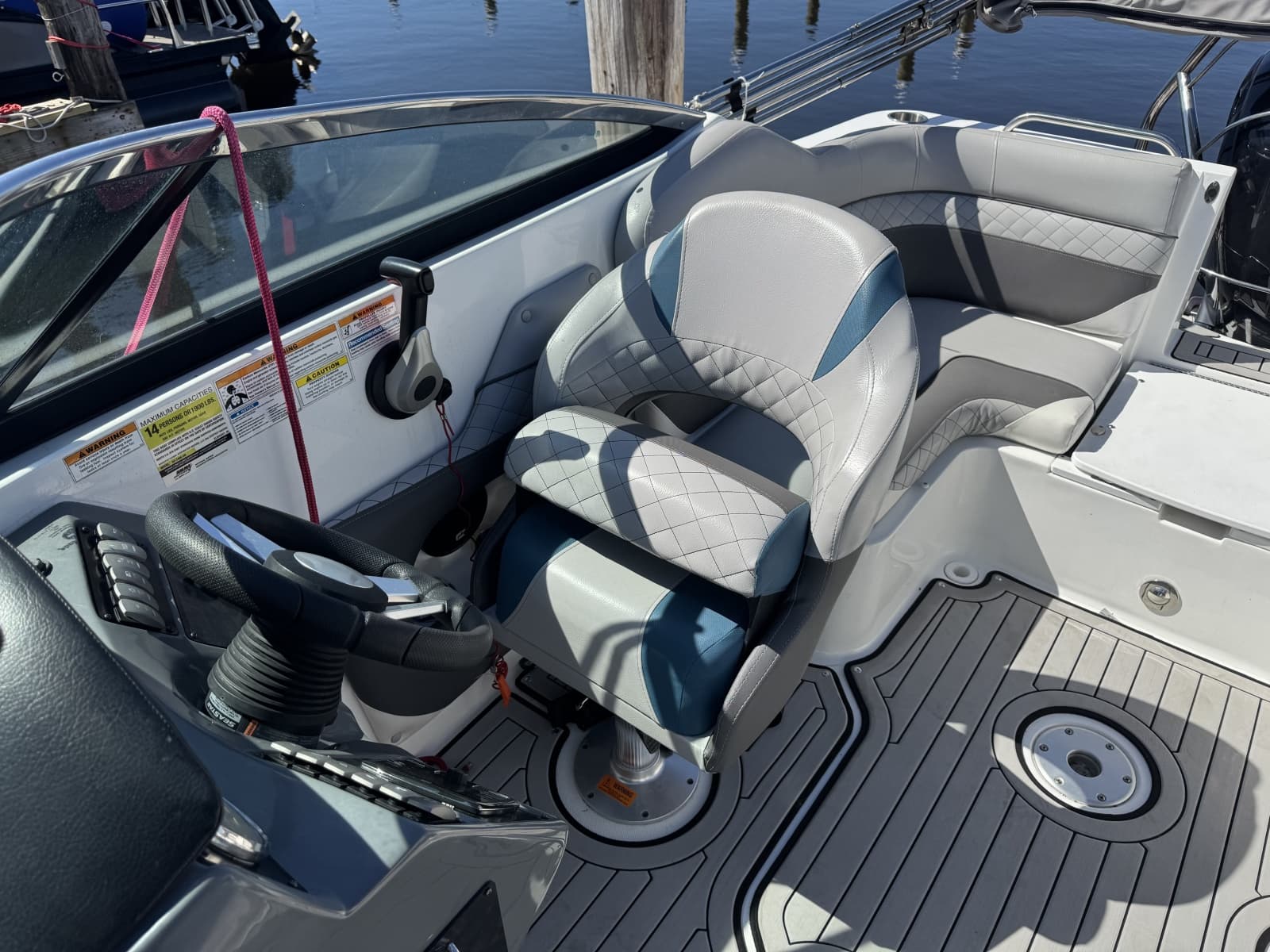 2019 Hurricane SunDeck 2486 OB - Photo 11