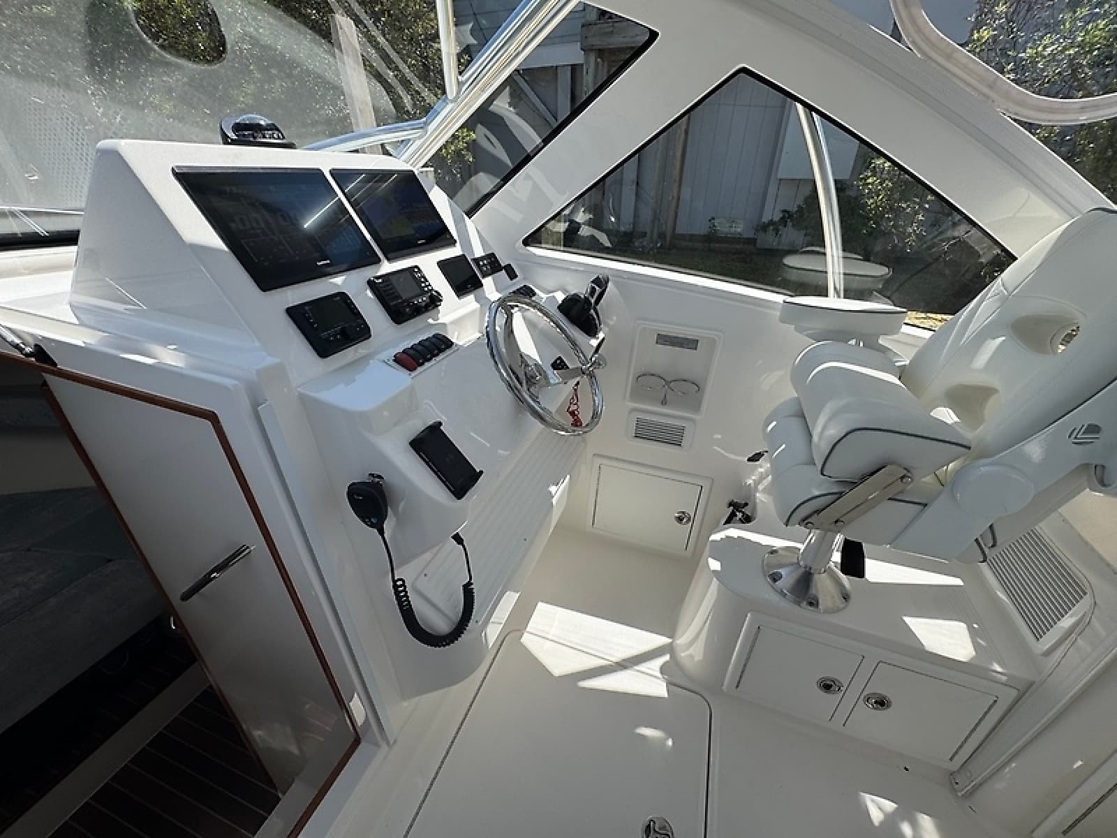 2022 Albemarle 30 Express - Photo 17