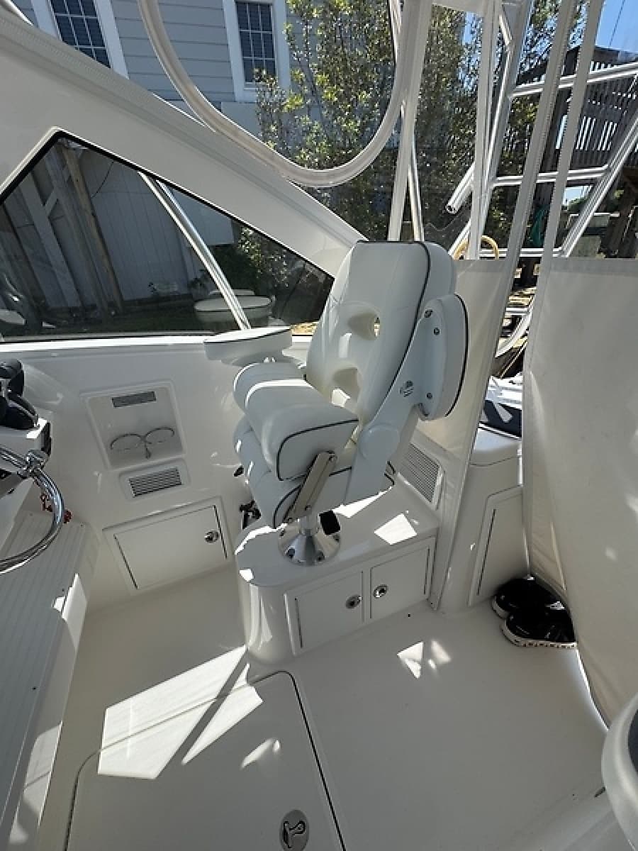 2022 Albemarle 30 Express - Photo 16