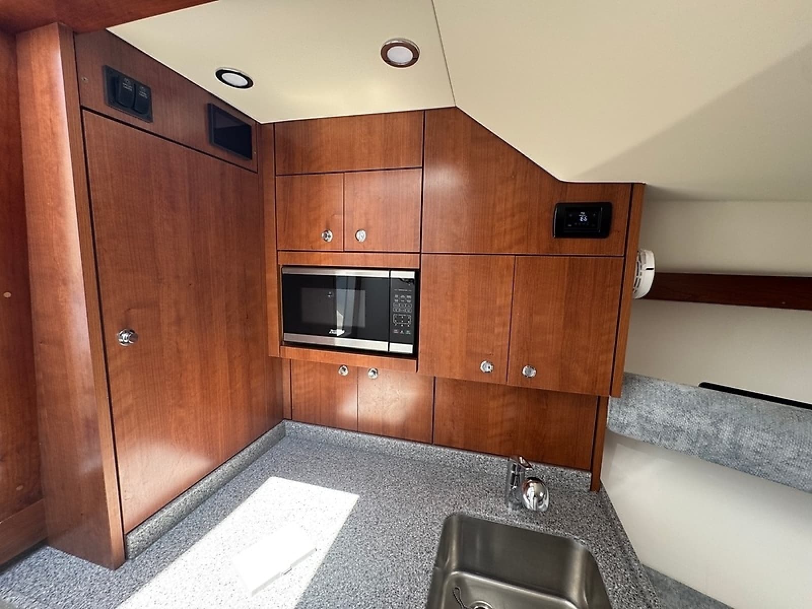 2022 Albemarle 30 Express - Photo 12