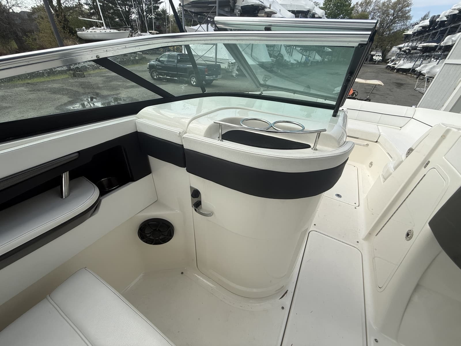 2015 Sea Ray 240 Sundeck - Photo 9