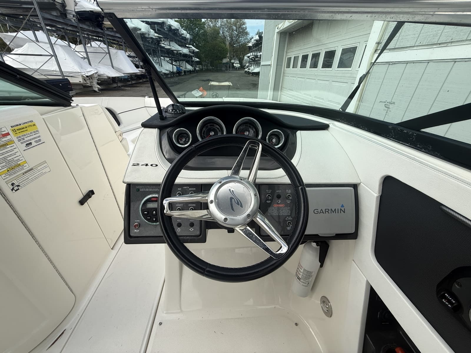 2015 Sea Ray 240 Sundeck - Photo 7