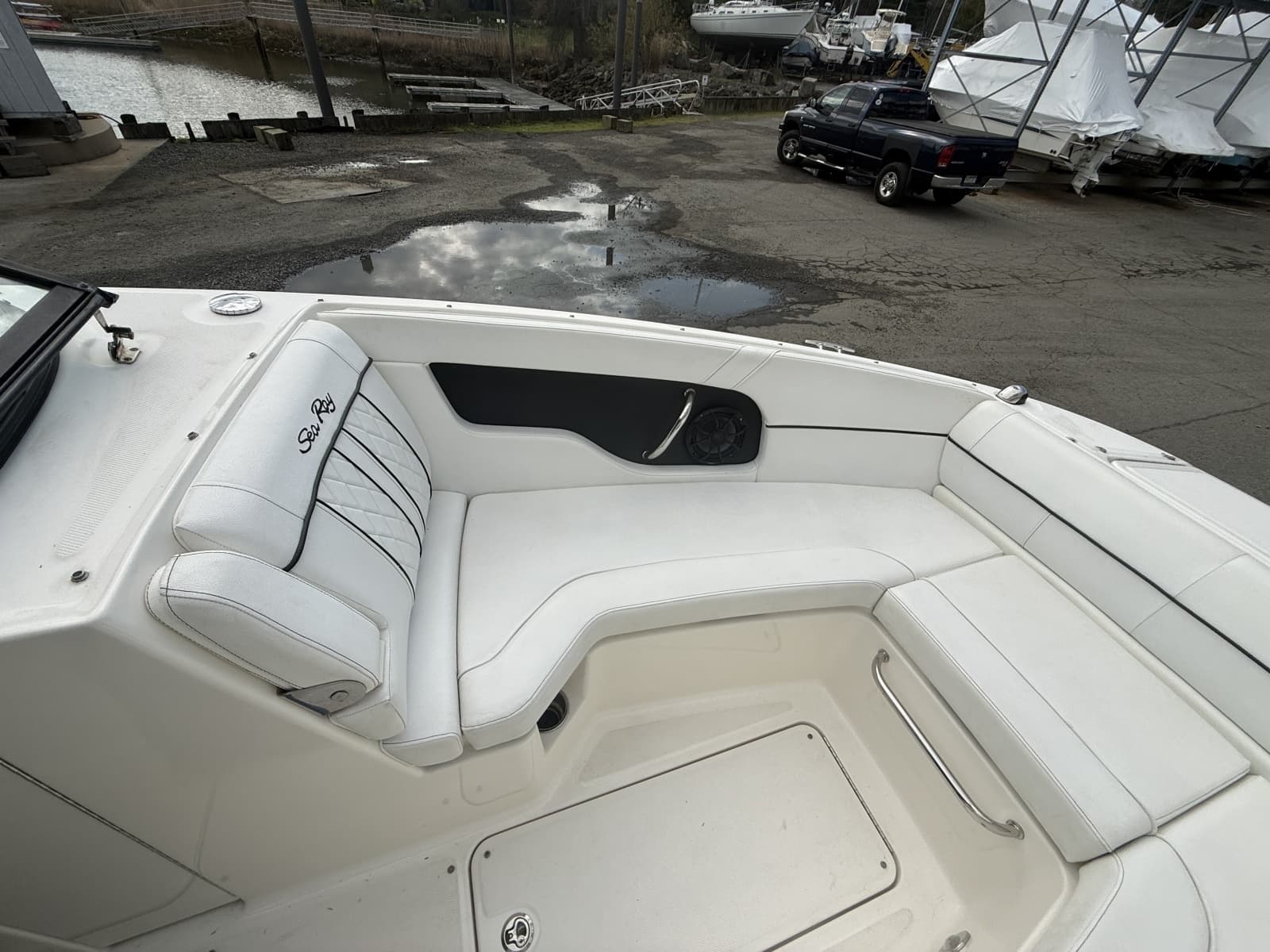 2015 Sea Ray 240 Sundeck - Photo 16