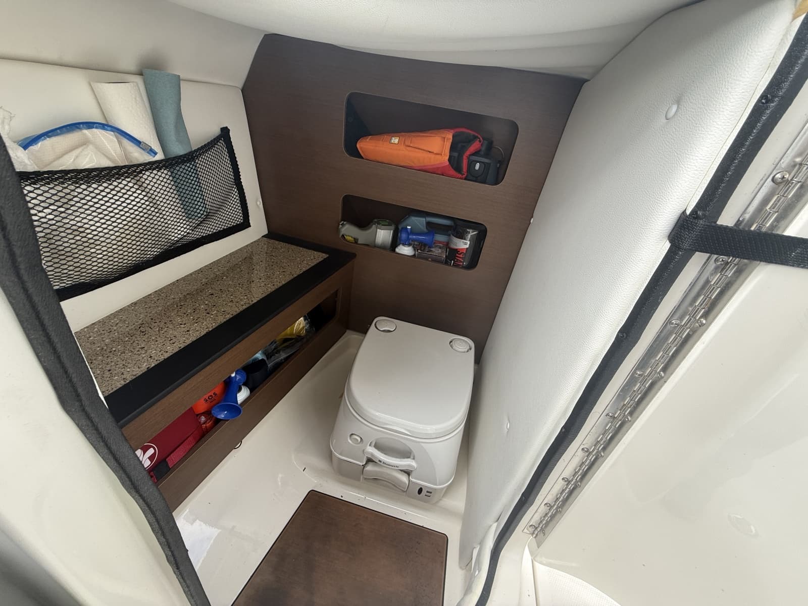 2015 Sea Ray 240 Sundeck - Photo 10