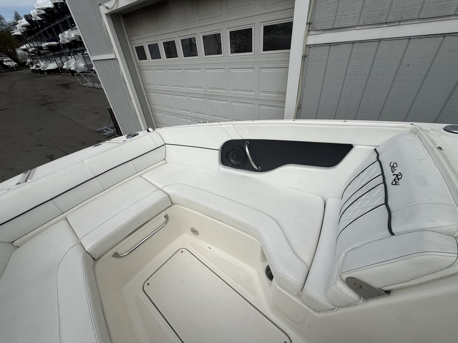2015 Sea Ray 240 Sundeck - Photo 15