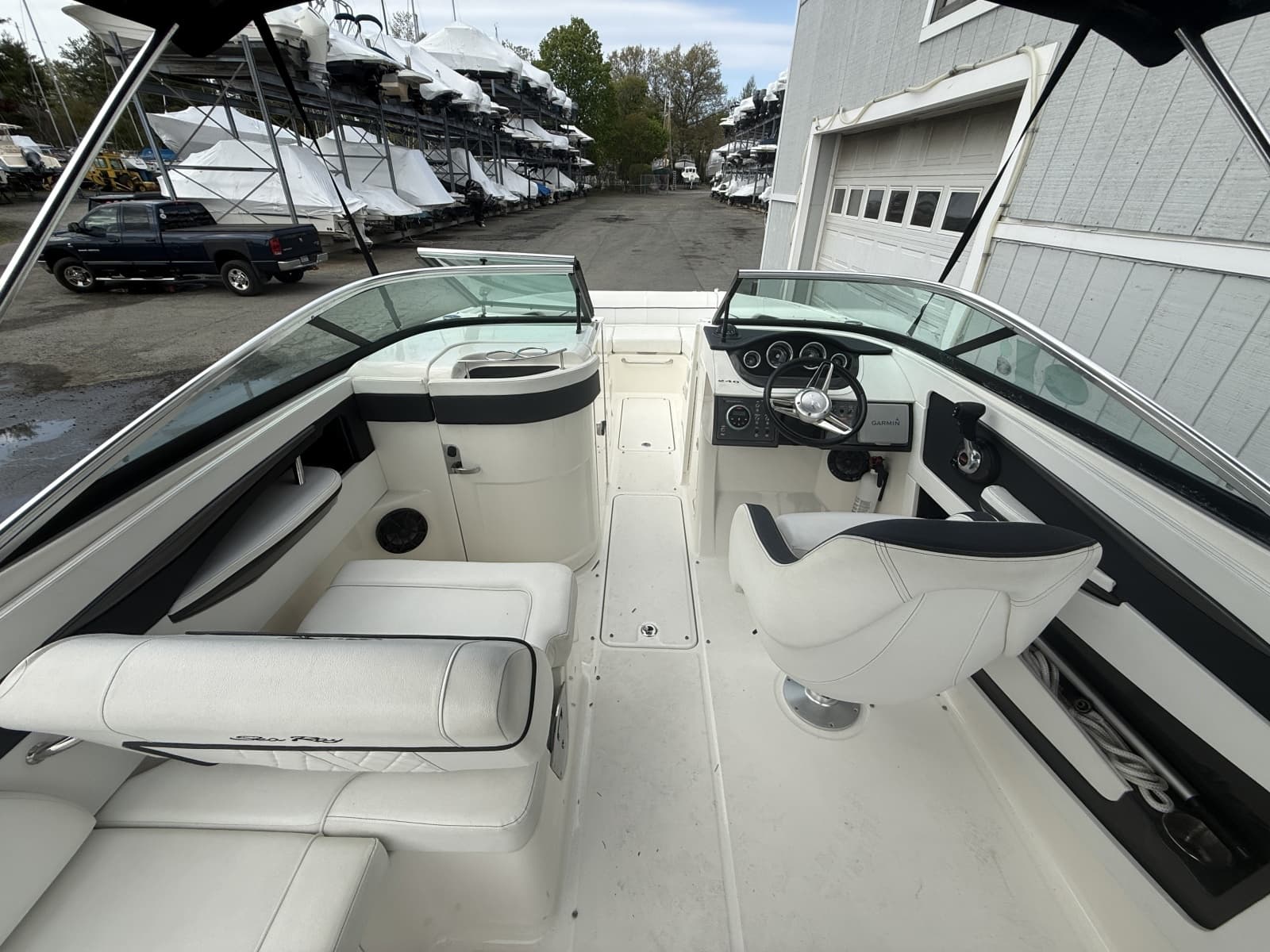 2015 Sea Ray 240 Sundeck - Photo 4