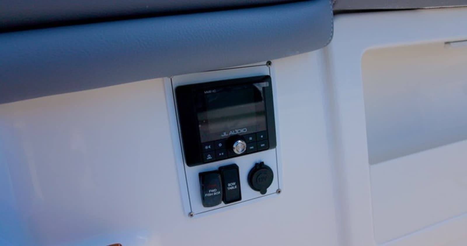 2018 Boston Whaler Outrage - Photo 3