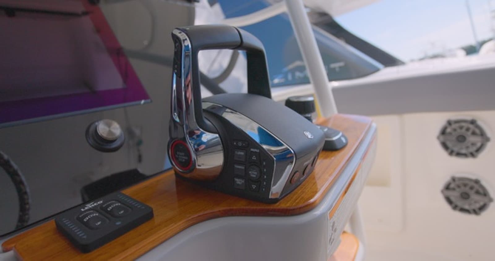 2018 Boston Whaler Outrage - Photo 11