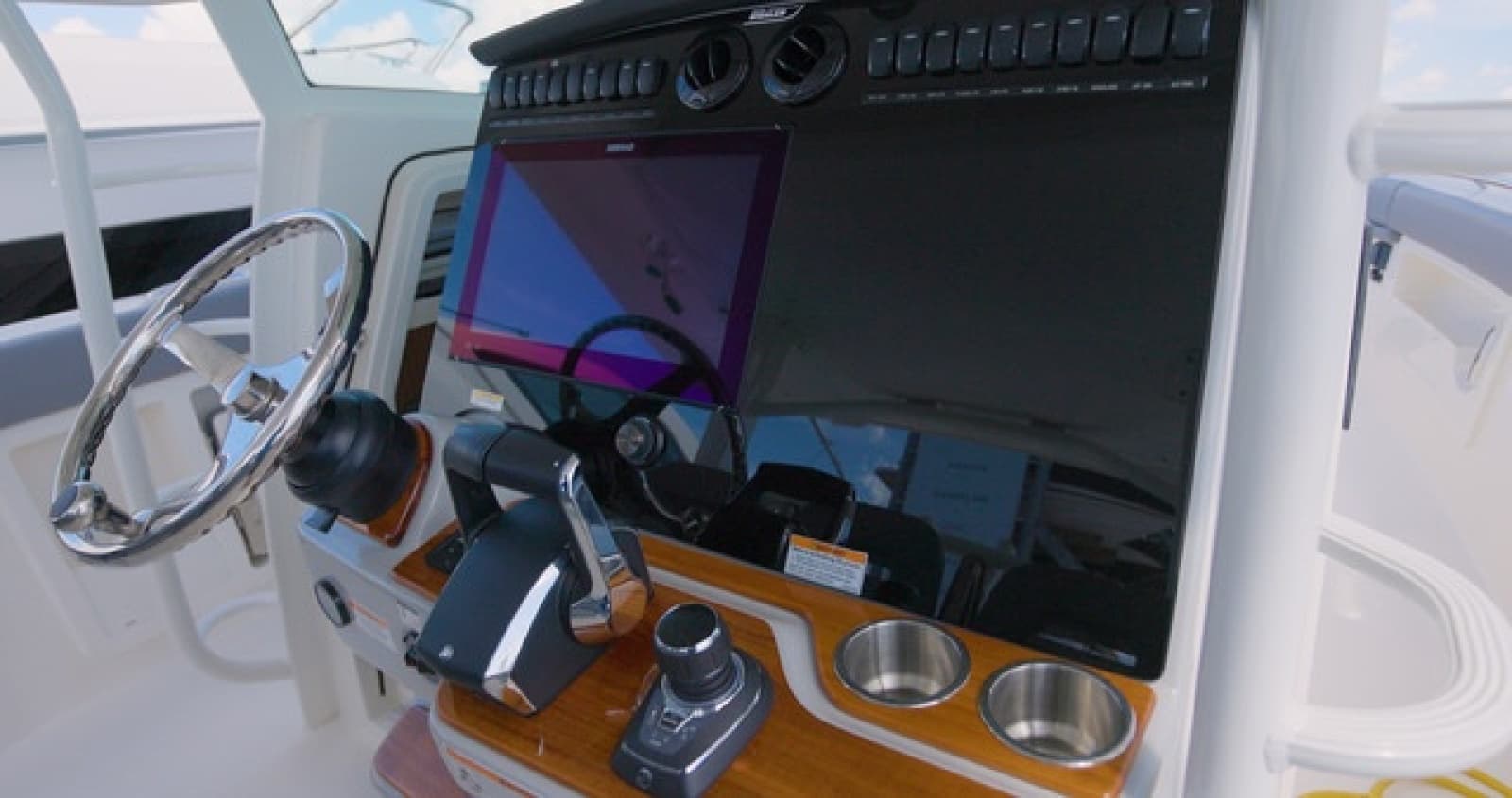 2018 Boston Whaler Outrage - Photo 9