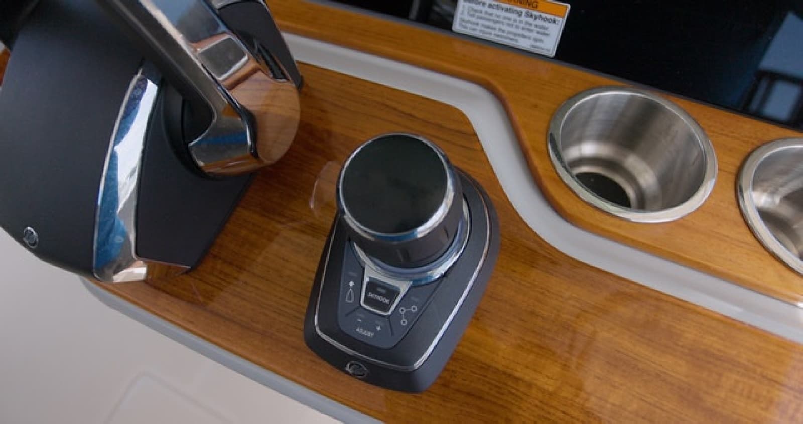 2018 Boston Whaler Outrage - Photo 10