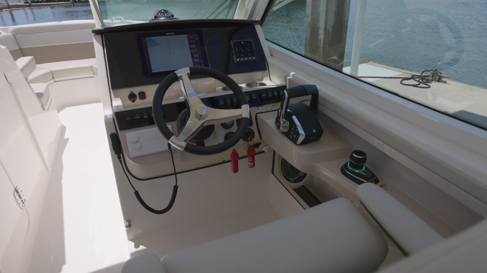 2024 Boston Whaler Vantage - Photo 4