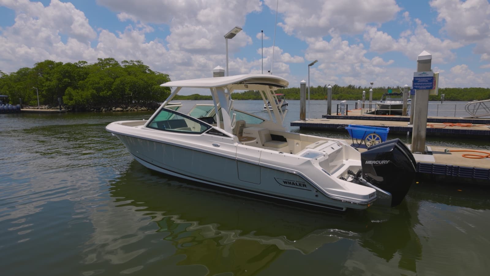 2024 Boston Whaler Vantage - Photo 2