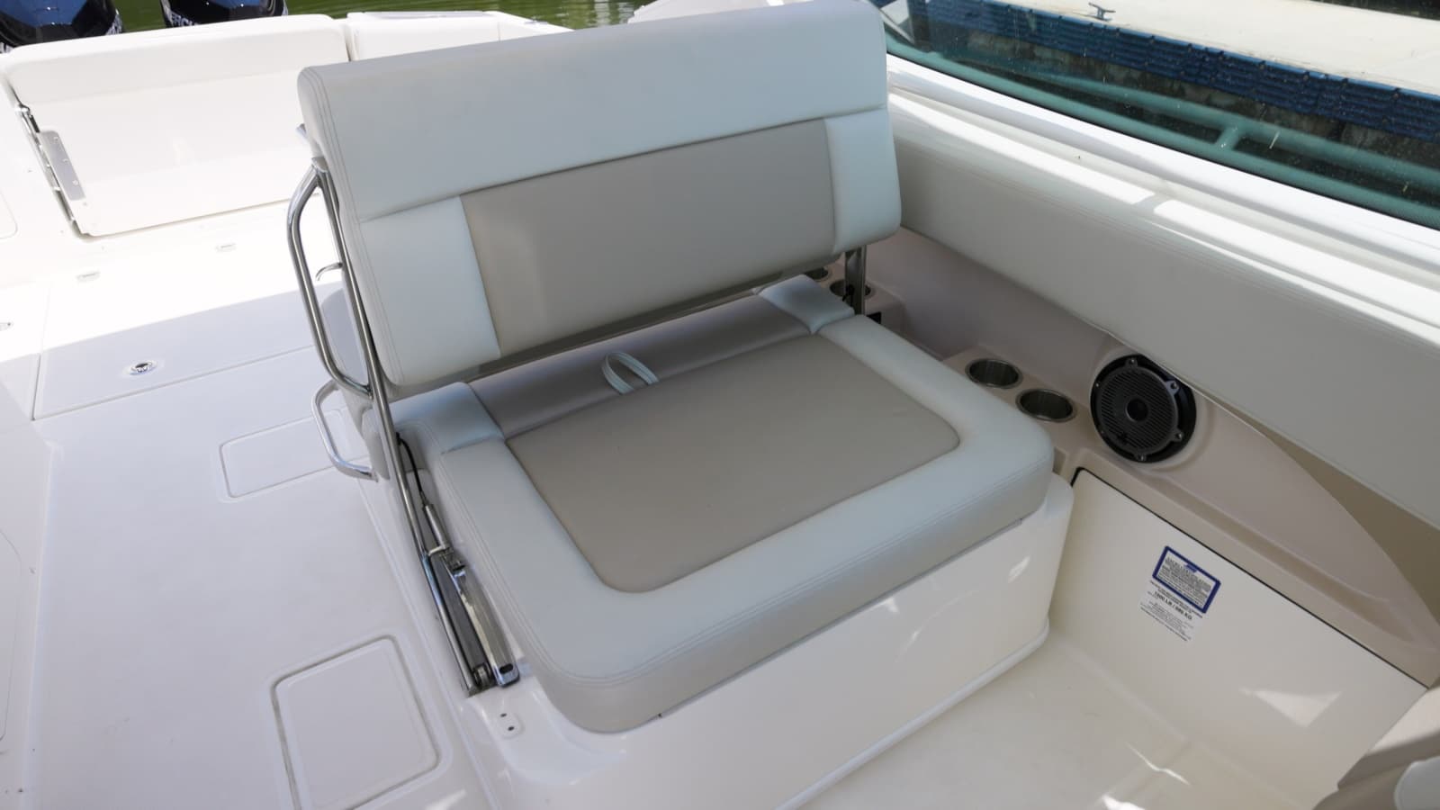 2024 Boston Whaler Vantage - Photo 10
