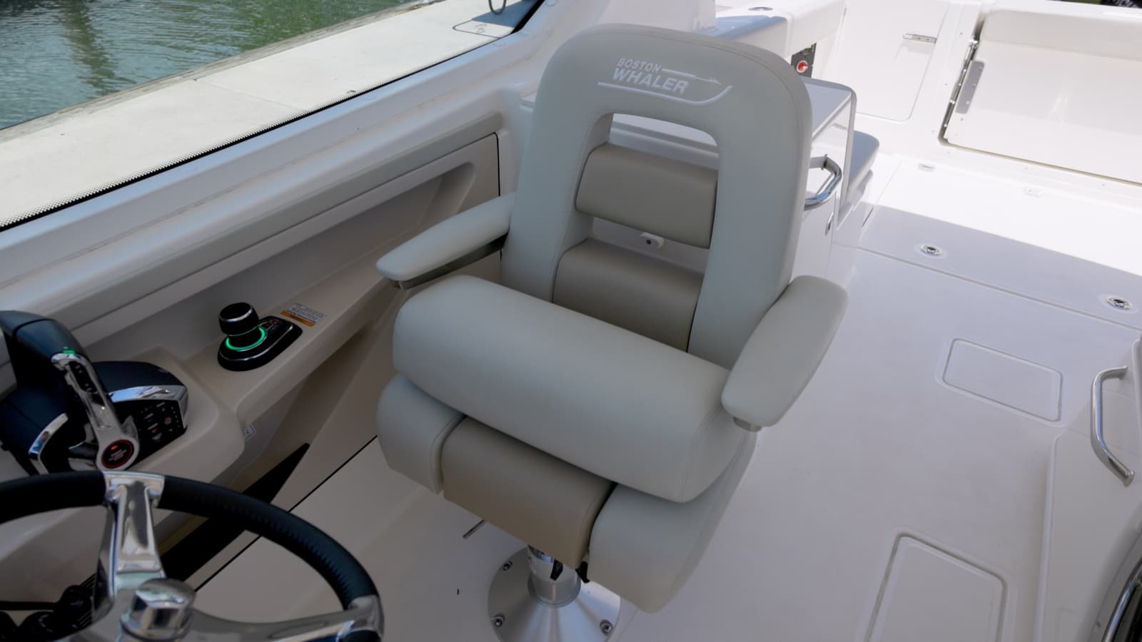 2024 Boston Whaler Vantage - Photo 8